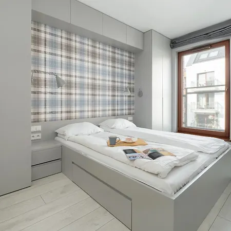 Minimalistyczny W Gdansku Z Widokiem Na Rzeke By Renters גדנסק