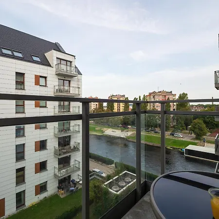 Minimalistyczny W Gdansku Z Widokiem Na Rzeke By Renters Daire Gdansk