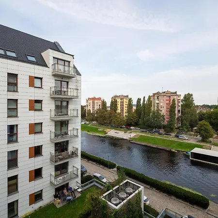 Minimalistyczny W Gdansku Z Widokiem Na Rzeke By Renters *