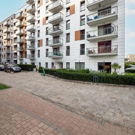Minimalistyczny W Gdansku Z Widokiem Na Rzeke By Renters